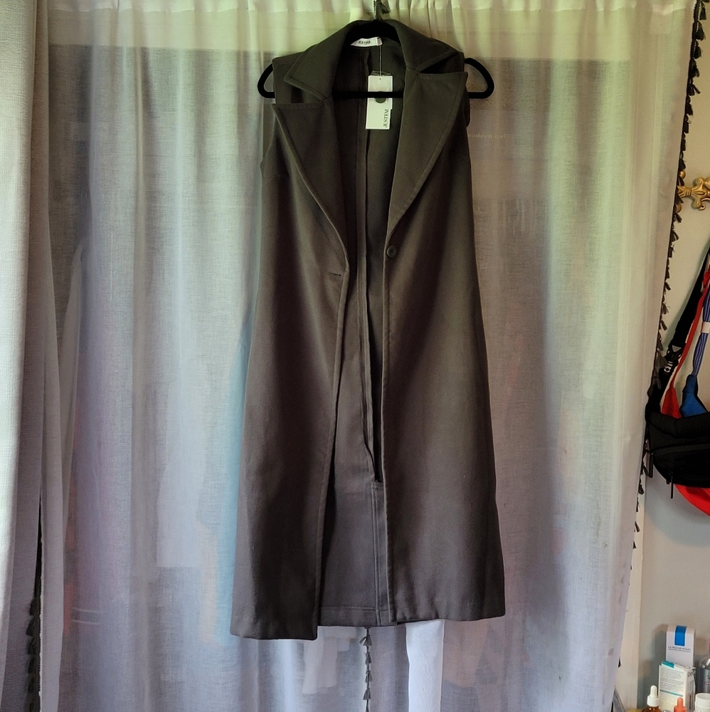 Sleeveless blazer